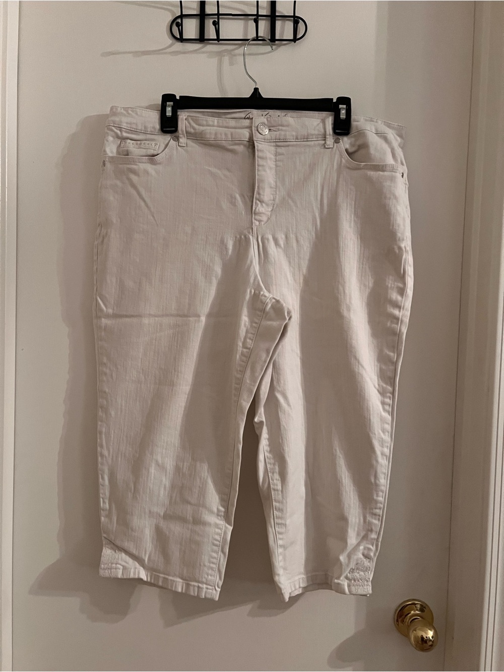 Gloria Vanderbilt Jordyn All-Around Slimming Effect White Capri Jeans Size 16